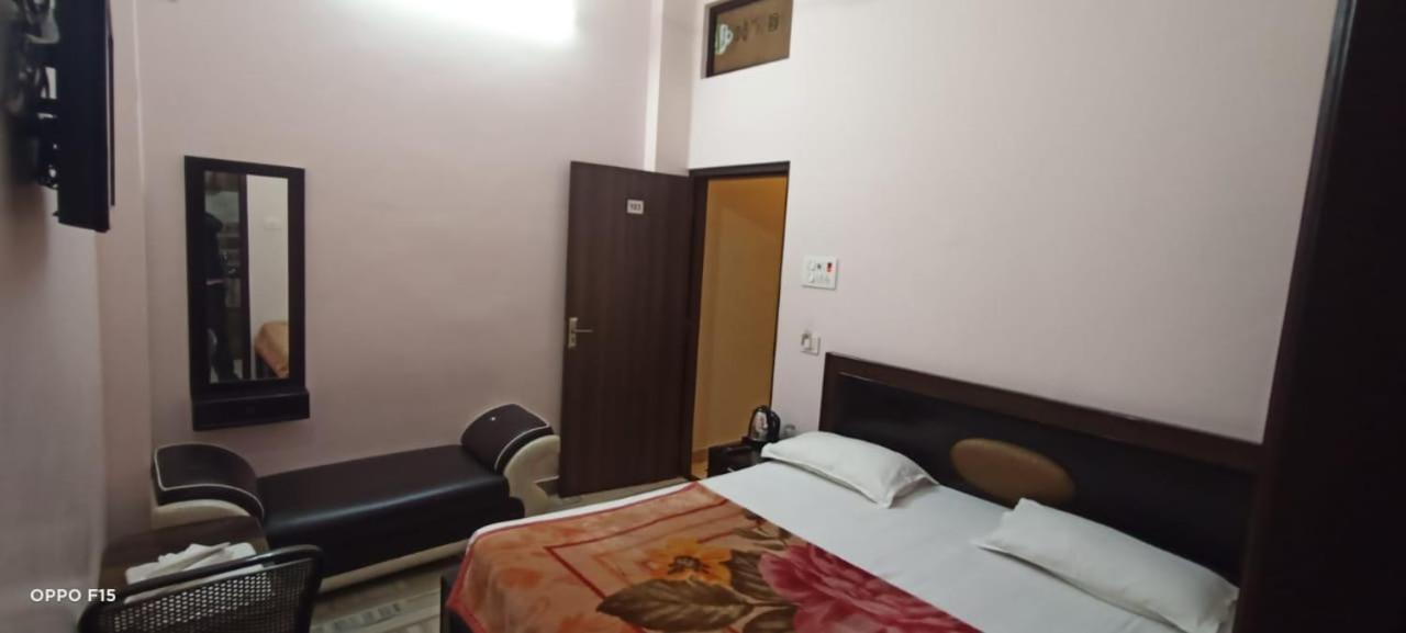 Hotel Blue Star Varanasi Exterior photo